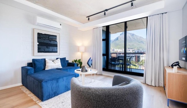 511 Riverlands - Lux 2 Bedroom Apartment with Parking