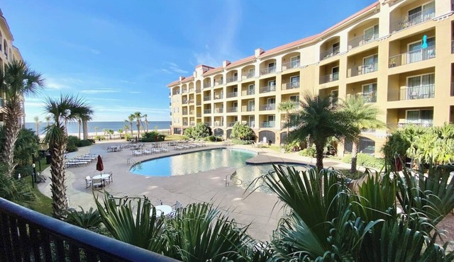 #512 Beautiful 2 bedroom poolside condo with majestic beach view