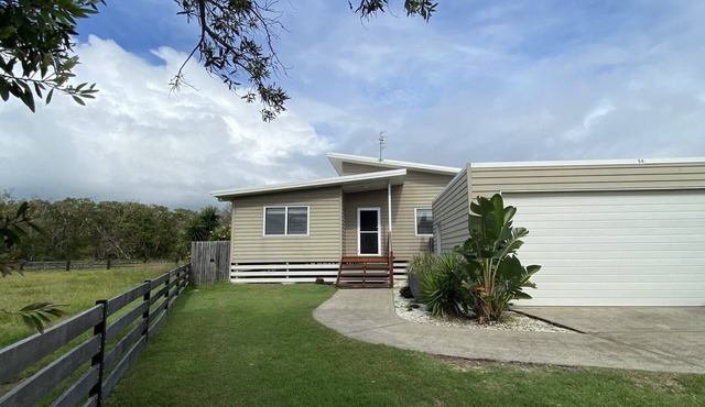54 Kendall - Surrounded by Yuragrir National Park