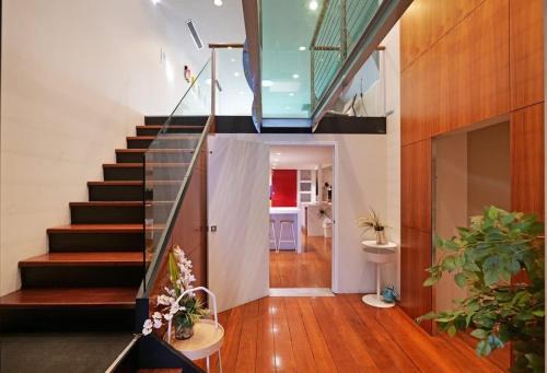 57 6BR Perth Highgate Stay Near HBF Gated Parking