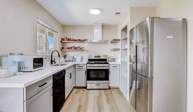 5B3B | Convenient Location | Backyard BBQ | Workstation | RV Parking | SmokeFree