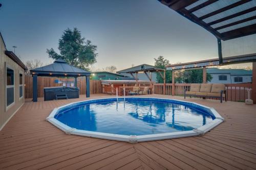 5BD-3BA in the Heart of Dallas wit Pool & Hot Tub