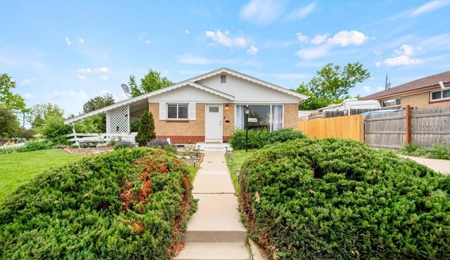 5BR 2BA - Northglenn Bungalow, Family-Friendly Stay Near Denver & Boulder