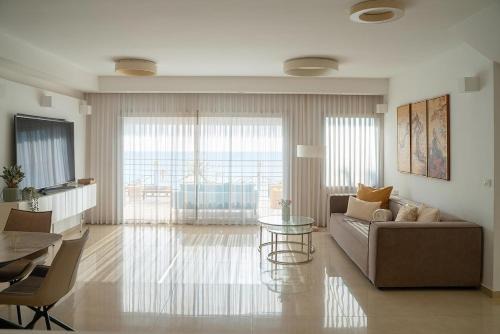 5BR Basement Beach Villa by Berry