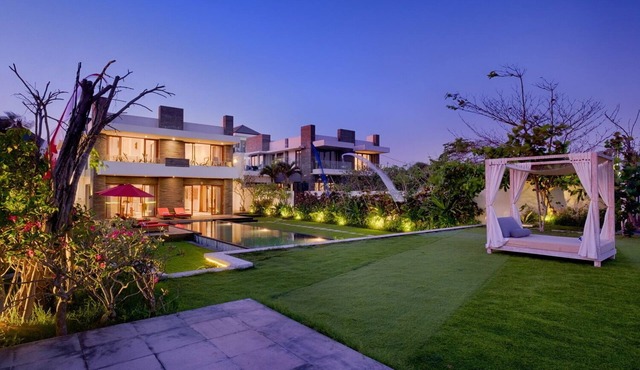 5BR Beachfront Villa In Keramas Beach! 6Min Drive To Bali Safari And Marine Park