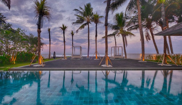5BR Beachfront Villa In Sabah Beach - 6Min Drive To Bali Safari And Marine Park!
