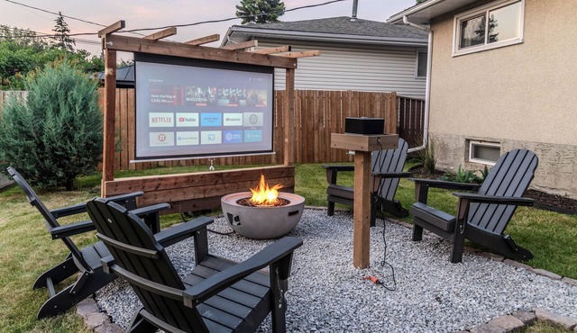 5BR Bungalow: AC|Arcade|Foosball|Walk to WEM