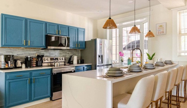 5BR DC Home Sleeps 20 | Pet-Friendly