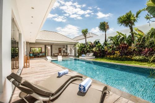 5BR Designer Villa, Walk to Beach, Luxury Leisure