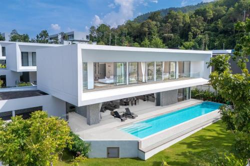 5BR Pool Villa with 20m Pool & Cinema near Laguna by Warm plus