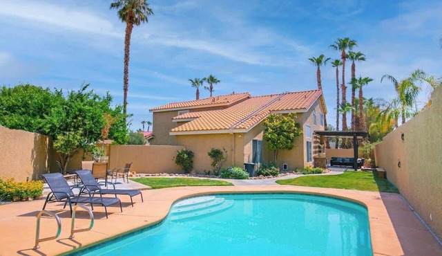 5BR w/Pool & Pool Table - 9 mi to Strip!