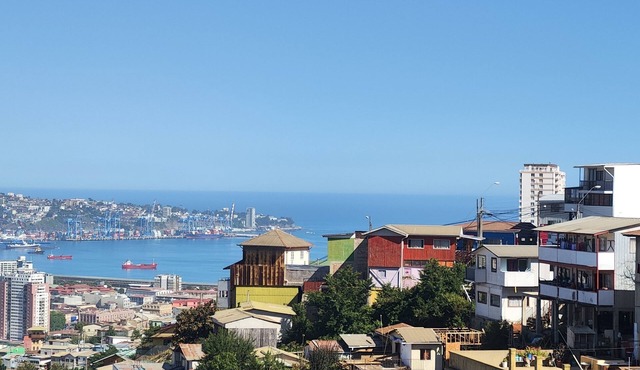 5Charming 3-bedroom apartment with fitness room and WiFi in vibrant Valparaíso