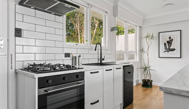 5min walk to CBD | Keyless Entry | Last minute bookings!