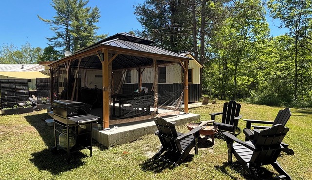 6 acre private nature retreat glamping cabin.