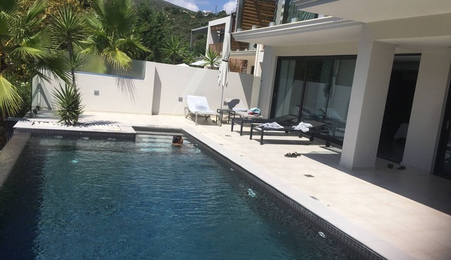 6 apartment villa complex