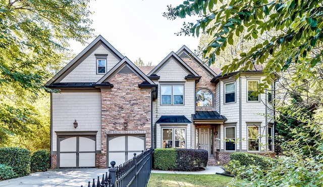 6 BDRM, 5.5Bath Brookhaven home. Sleeps 12 with pool and Family friendly. Fenced