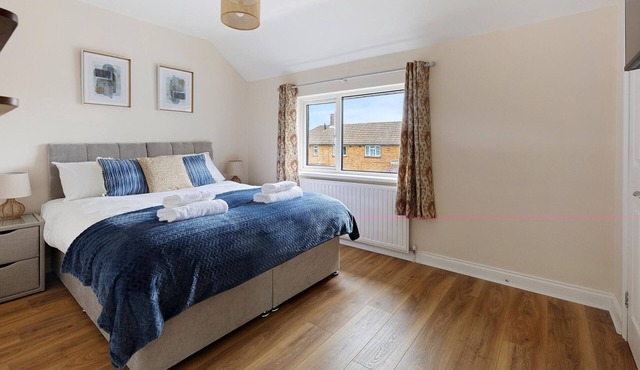 6 Bed, 2 Bath, with Free Parking & Wi-Fi