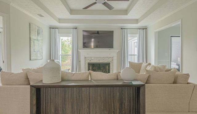 6-Bed Artistic Home with Game room