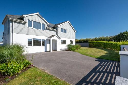 6 Bed in Constantine Bay oc-p00571