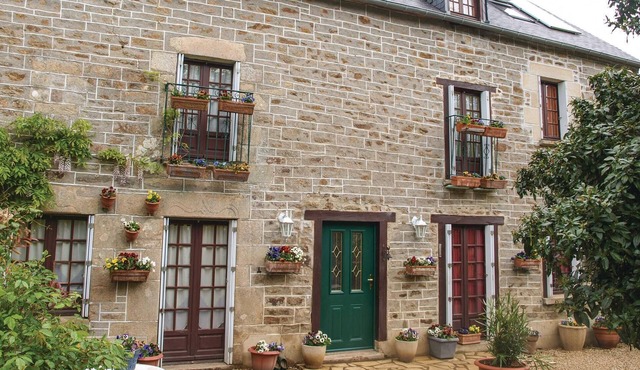 6 bedroom accommodation in Plouer sur Rance