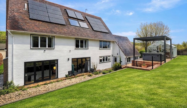 6 bedroom accommodation in Blandford Forum