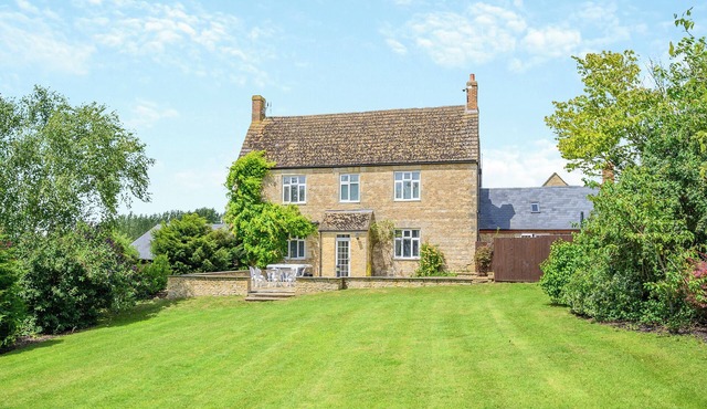 6 bedroom accommodation in Bletchingdon