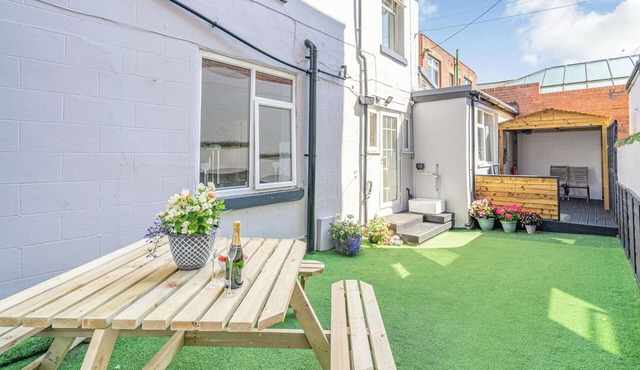 6 bedroom accommodation in Blackpool