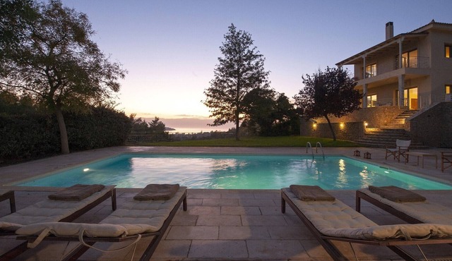 6 bedroom accommodation in Kranidi