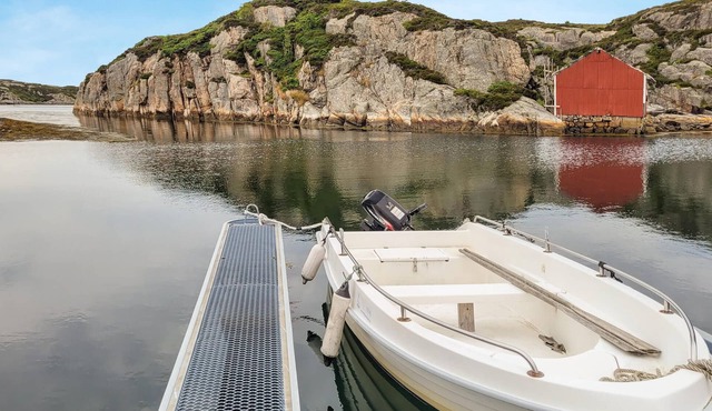 6 bedroom accommodation in Tjeldstø