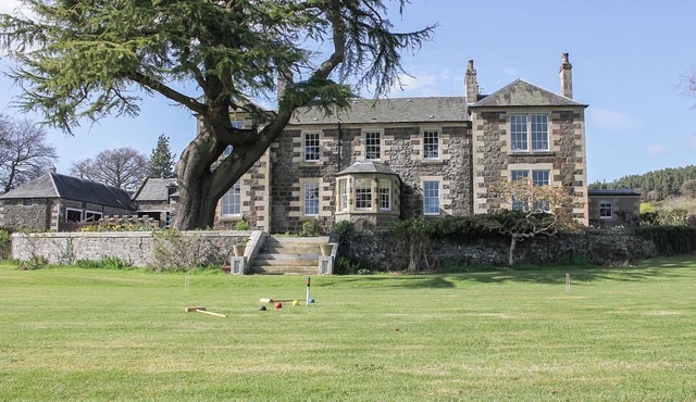 6 bedroom accommodation in Auchtermuchty, near St Andrews