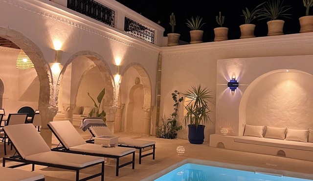 6 bedroom bed & breakfast in erriadh