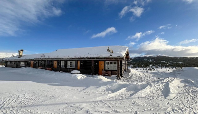 6 bedroom cozy home in Kvam