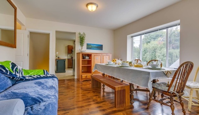 6-bedroom family friendly large yard Seattle