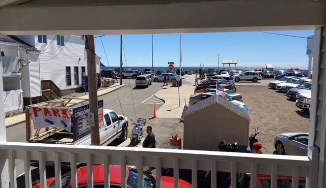 6 BR, 2 Bath, A/C, W/D, Grill, Sleeps 21 Best Location & Direct Ocean Views