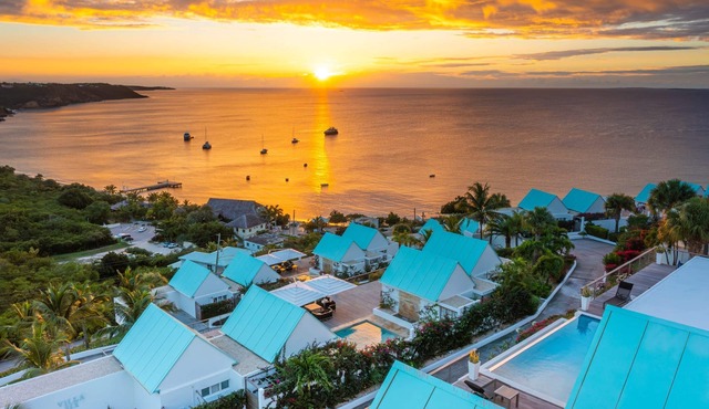 6 BR Villa with Concierge, Amenities, & Pool