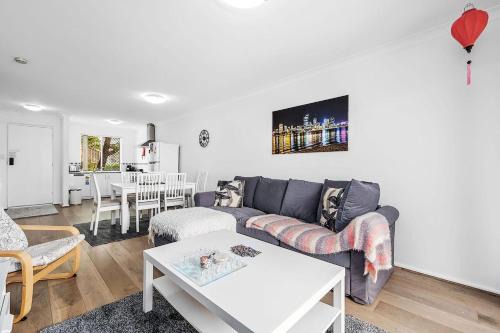 6 Light Bright Home in South Perth