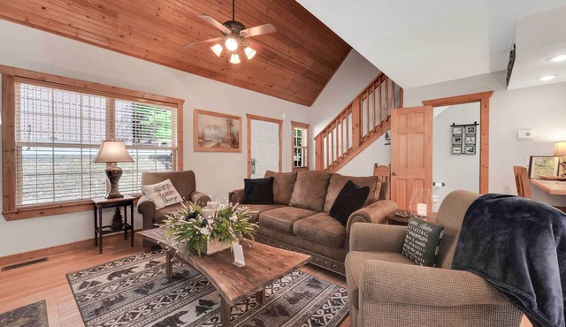 6 Mi to Branson Strip! Lakefront Home w/Fireplace