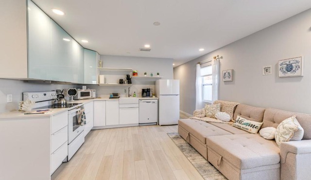 6 Mi to Dtwn: Sarasota Apt w/Patio & Fire Pit
