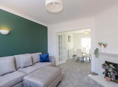 6 Newbridge Gardens