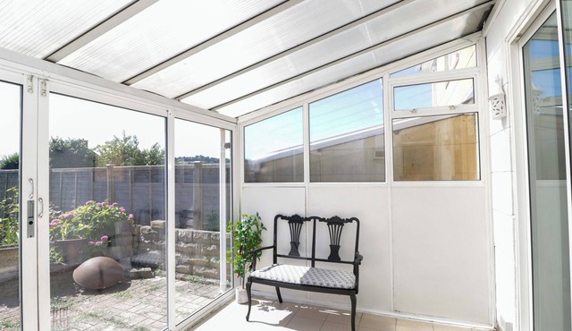 6 Newbridge Gardens