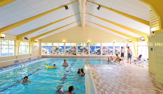 6-person dog bungalow in the holiday park Landal Wirfttal