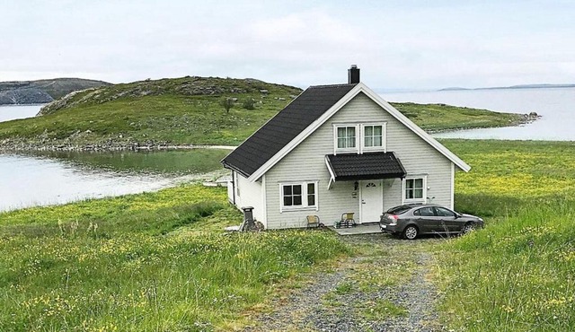 6 person holiday home in Lebesby