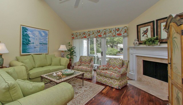 6 Turtle Ln- Lagoon View & Fully Renovated! Steps to the Ocean & Beach Club