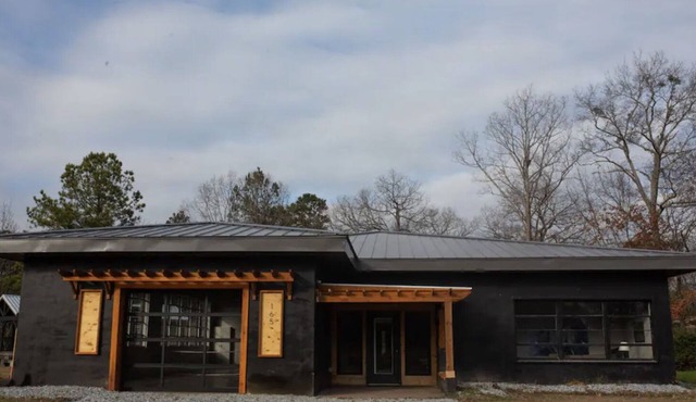 6000sqft Historical Schoolhouse Home with Indoor Pickleball Sleeps 11