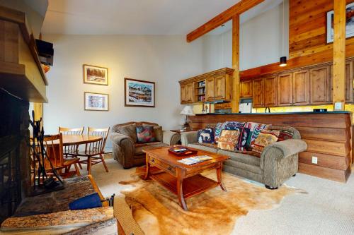 621 Tamarack