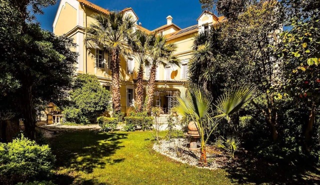 66C3 : Historic Chateau: Picasso Private Apartment for 4
