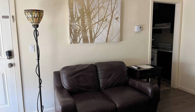 6B - Comfy Studio near U of O and Downtown