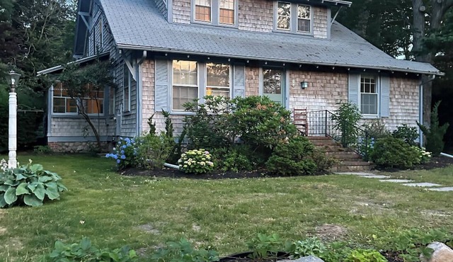 6bedroom, 4bath, chefs kitchen, central air, ping pong, walking distance to town