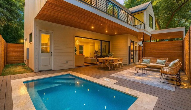 6BR 5BA Luxury Downtown Oasis | 2 Pools + Hot Tub