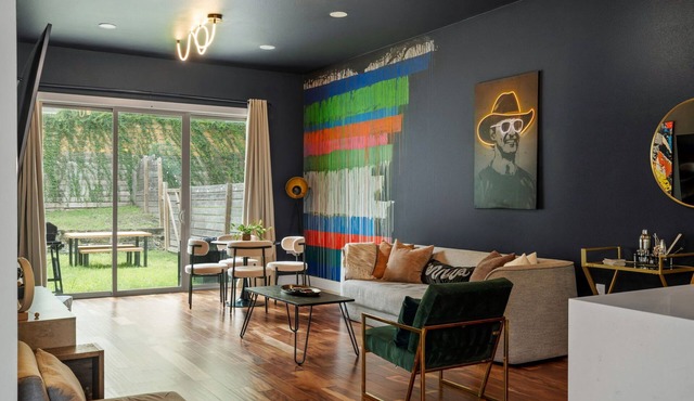 6BR East Austin Complex - Sleeps 20 - Pet Friendly